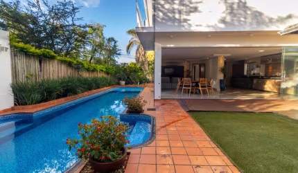Sobrado Portal do Sol 1 Casa em Condomínio com 4 Quarto(s) e 7 banheiro(s) à Venda, 300 por R$ 1.790.000 no setor Loteamento Portal do Sol I AX29221