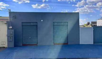 Vende-se casa residencial com sala comercial no Setor Criméia Oeste Casa de Rua com 3 Quarto(s) e 2 banheiro(s) à Venda, 427 por R$ 590.000 no setor Setor Crimeia Oeste IN29702