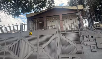 CASA À VENDA NO SETOR LESTE UNIVERSITÁRIO  Casa de Rua com 5 Quarto(s) e 4 banheiro(s) à Venda, 300 por R$ 850.000 no setor Setor Leste Universitário AD29730
