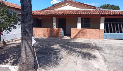 casa bairro Hilda próximo a av rio verde Casa de Rua com 3 Quarto(s) e 2 banheiro(s) à Venda, 236 por R$ 450.000 no setor Bairro Ilda AD29407