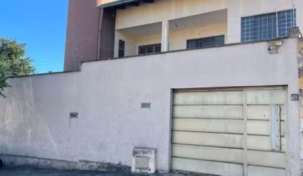 Casa sobrado 5 quartos sendo 2 suítes  Casa de Rua com 5 Quarto(s) e 4 banheiro(s) à Venda, 360 por R$ 490.000 no setor Setor Central IN29538