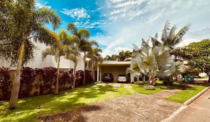 Casa Térrea - 2 Lotes - Portal do Sol 1   Casa em Condomínio com 6 Quarto(s) e 5 banheiro(s) à Venda, 380 por R$ 2.400.000 no setor Loteamento Portal do Sol I AD29076