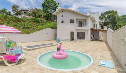 Casa com 4 dormitórios à venda, 257 m² por R$ 2.000.000,00 - Nações - Balneário Camboriú/SC