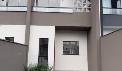 Sobrado à venda no bairro Iririú - Joinville/SC