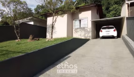 Casa de alvenaria com 03 dormitórios a venda no bairro Parque Guarani Joinville-SC