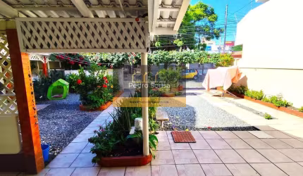 Sobrado para Venda em Balneário Camboriú, Centro, 3 dormitórios, 1 suíte, 3 banheiros, 6 vagas