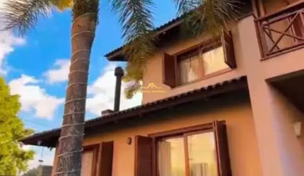 CASA  DE ALTO PADRÃO  À VENDA COM 4 DORMITÓRIOS NO BAIRRO CINQUENTENÁRIO EM CAXIAS DO SUL