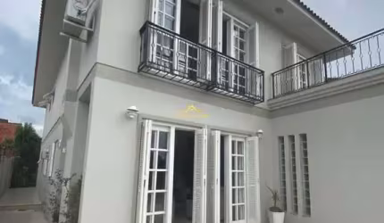 CASA À VENDA COM 4 DORMITÓRIOS NO BAIRRO CINQUENTENÁRIO