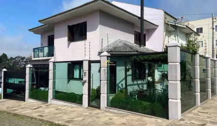 CASA À VENDA COM 3 DORMITÓRIOS SEMIMOBILIADA NO BAIRRO JARDIM ELDORADO EM CAXIAS DO SUL