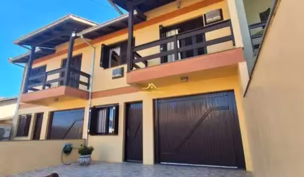 CASA À VENDA COM 3 DORMITÓRIOS NO BAIRRO ANA RECH