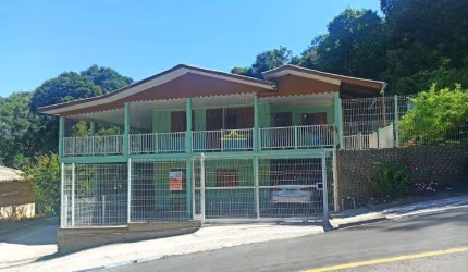 Casa à venda com 7 dormitórios no bairro Tamandaré em Garibaldi