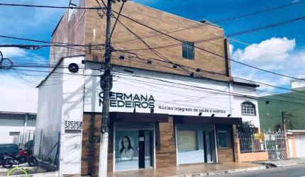 Prédio Comercial em Centro com 589m², Macaé/RJ