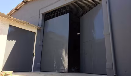 Pavilhão/Galpão Industrial com 600m²de área construída em Novo Cavaleiros, Macaé/RJ