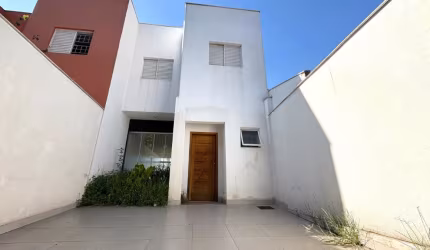 Sobrado / 3 quartos / Versalhes