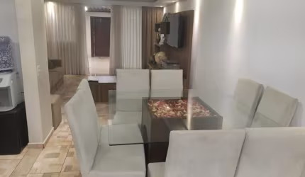 Casa com 3 Quartos e 2 banheiros à Venda