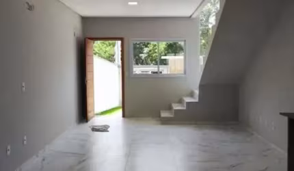 Sobrado com 2 Quartos e 2 banheiros à Venda, 87 m²