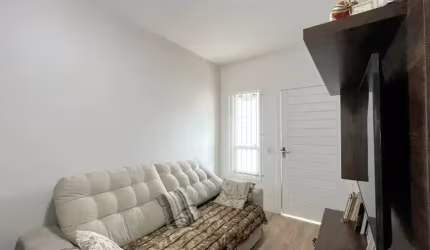 Sobrado com 2 Quartos e 2 banheiros à Venda, 80 m²