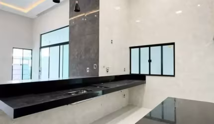 Casa com 3 Quartos e 2 banheiros à Venda