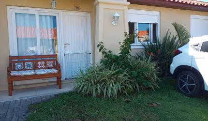 Casa Três Dormitórios em Condomínio Casa Hermosa em Xangrilá. Bairro Noiva do Mar.