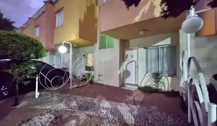 Sobrado á venda em Condominio fechado, 3 quartos, sendo 1 suíte, 2 vagas, espaço gourmet, próxim