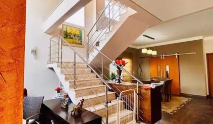 FANTÁSTICA CASA NO COND. BOSQUE DOS JATOBÁS, 392M², 4 QUARTOS(2 SUÍTE), 3 SALAS, COZINHA, SALA DE JOGOS, ÁREA GOURMET, PISCINA, 3 VAGAS DE GARAGEM.