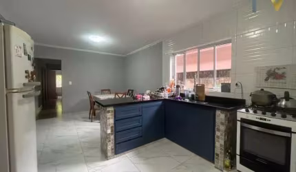 Casa no Bairro Jd. Santa Gertrudes com terreno de 700m² que pode ser ponto comercial, excelente localização em uma área em plena expansão.