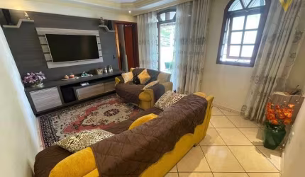 Sobrado  Jd. Copacabana com 2 casas,  entradas independentes, 3 vagas de garagem coberta, terraço com área gourmet e churrasqueira. ACEITA PERMUTA!!