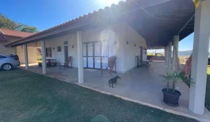 Linda Chacara com 3 casas construídas e independentes, com 18 .000m² no bairro da Roseira, Rota do Vinho bairro Caxambu em Jundiaí