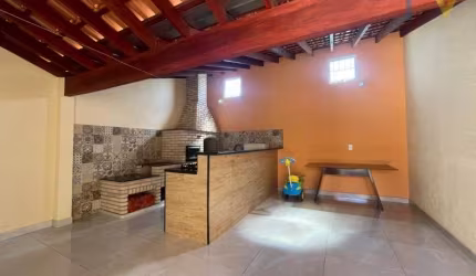 Lindo sobrado com 3 quartos, 2 vagas de garagem coberta, área gourmet com churrasqueira , Localizado no Jardim Martins , Aceita financiamento .