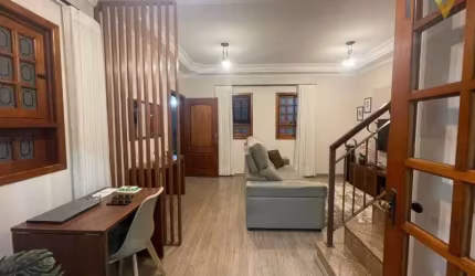 Lindo sobrado a venda com 176 m² construção, 3 quartos sendo 1 suite, 2 vagas cobertas, completo de planejados bairro Cidade Jardim 2, analisa permuta