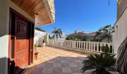 Imperdível oportunidade! Sobrado Recém-Reformado com Espaço Gourmet e Lareira - 4 Quartos - Jardim da Fonte, Jundiaí/SP.