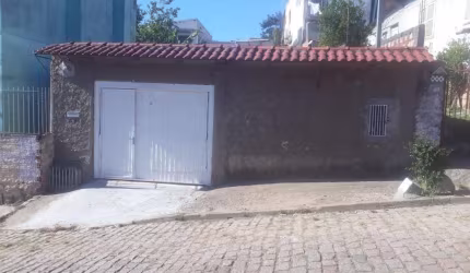 Casa para Venda em Porto Alegre, PARTENON. 900m da PUC, 1 dormitório, 1 banheiro, 2 vagas