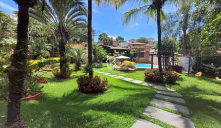 Linda casa à venda, com 1.340 m² de terreno e 304 m² de área construída, bairro Garças, na região da Pampulha.
