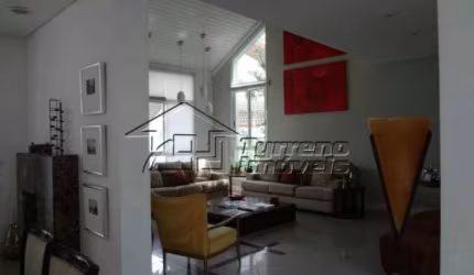 Casa em condomínio totalmente mobiliada