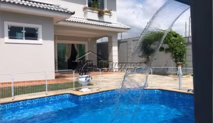 Casa linda em condomínio!