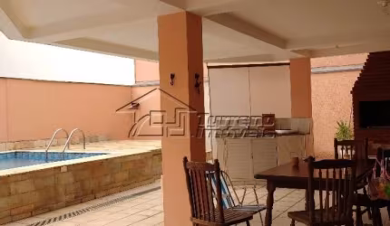 Sobrado com 6 suítes e piscina no Jardim das Colinas