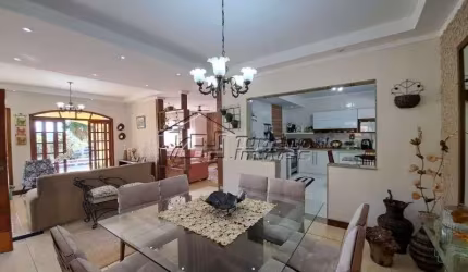 Casa charmosa e com muito verde para receber os amigos