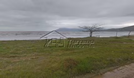 Área em Caraguatatuba. Pé na Areia