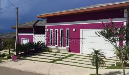 Linda casa em condomínio fechado em Caçapava