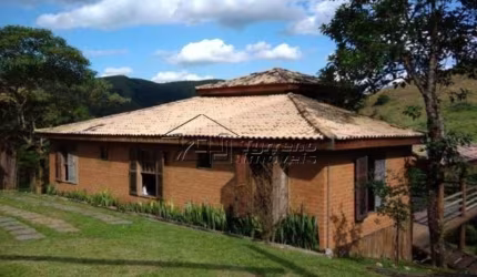 Linda casa em Monteiro Lobato/SP
