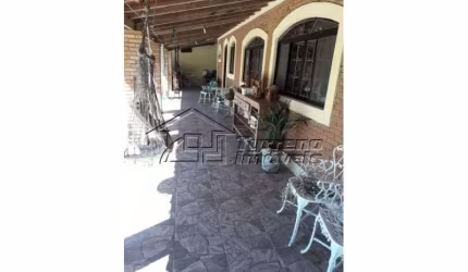 Chácara com casa de 3 dormitórios no Buquirinha