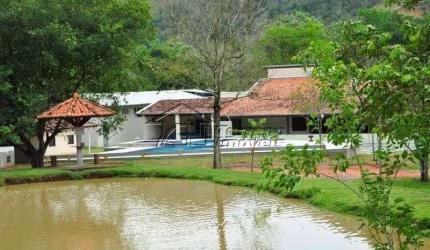 Belíssima Chácara à venda - Porteira Fechada em São José dos Campos
