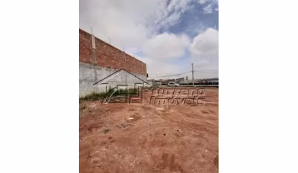 Terreno plano na zona leste 135m²