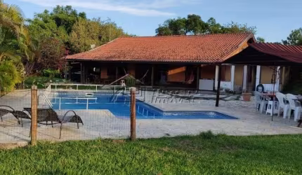 Excelente Chácara com 2.390m² em condomínio fechado em Jacareí - SP