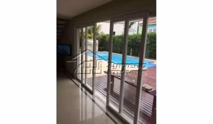 Belíssima casa em condomínio fechado em Jacareí / SP