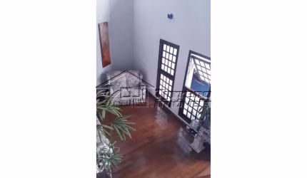 Excelente casa com 5 dormitórios na região central de Jambeiro - SP