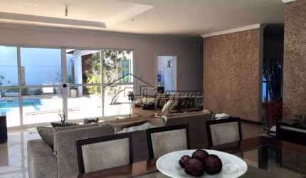 Linda casa em condomínio de alto padrão em Jacareí
