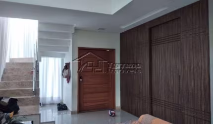 Linda casa à venda em condomínio no Urbanova