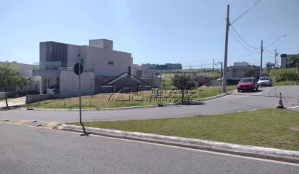 Lindo terreno de Esquina em Condomínio Fechado