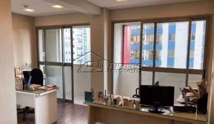 Sala comercial localizada em excelente prédio no Jardim Aquarius.